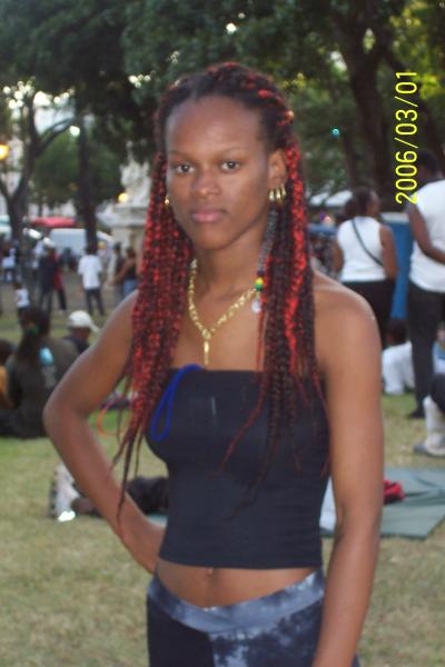 elle je l� connue grace a ma couz dnc faite pt l� coms